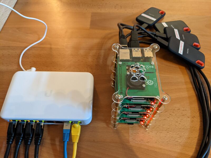 Datei:Raspberry Pi Cluster.jpg